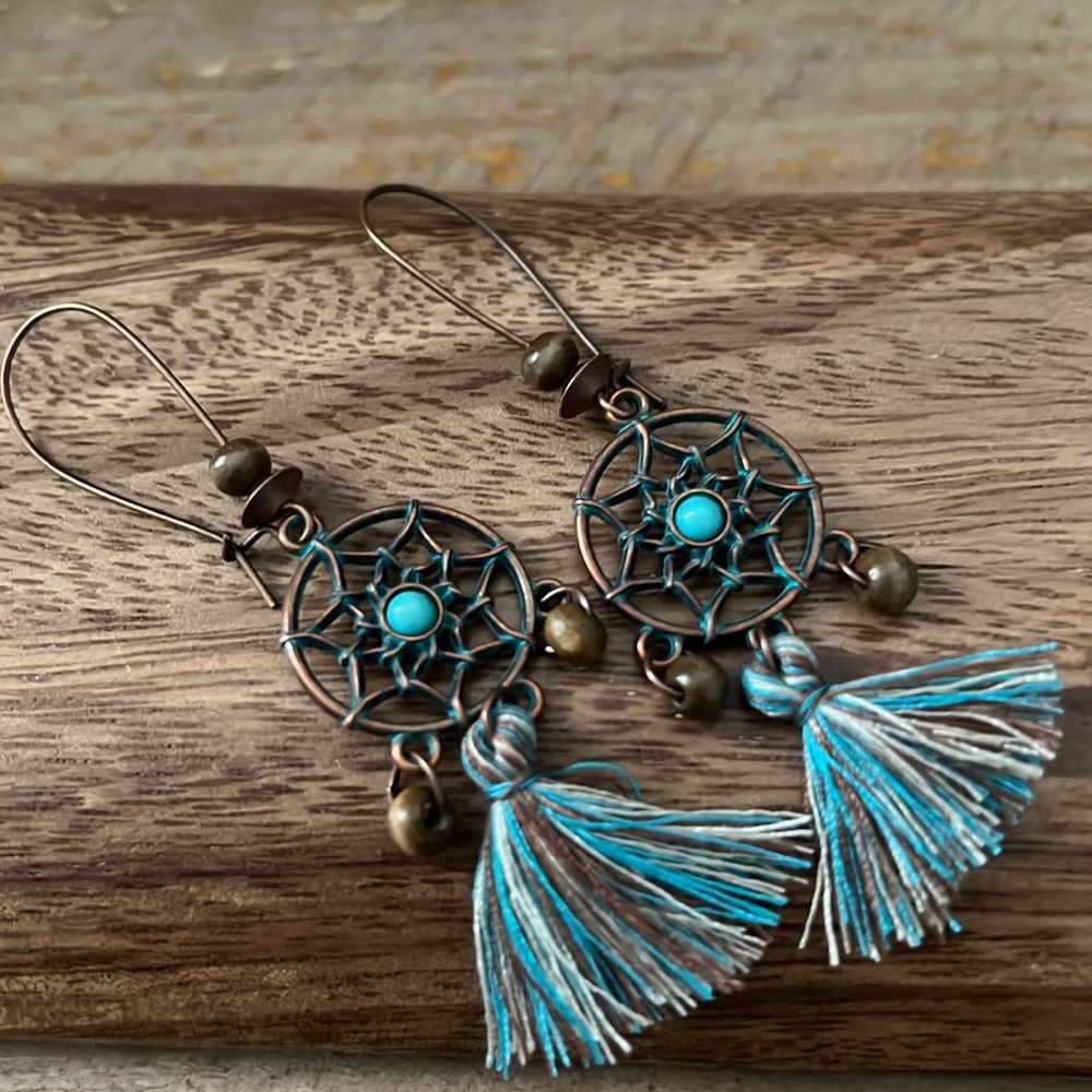 Cute metal dangle earrings brand new with bronze and turquoise color